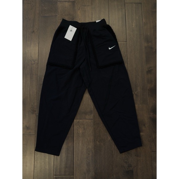 Nike Pants - Nike NWT Pants Women Size S DQ6809-010 Loose Fit High Waist Sherpa Pocket Fleece